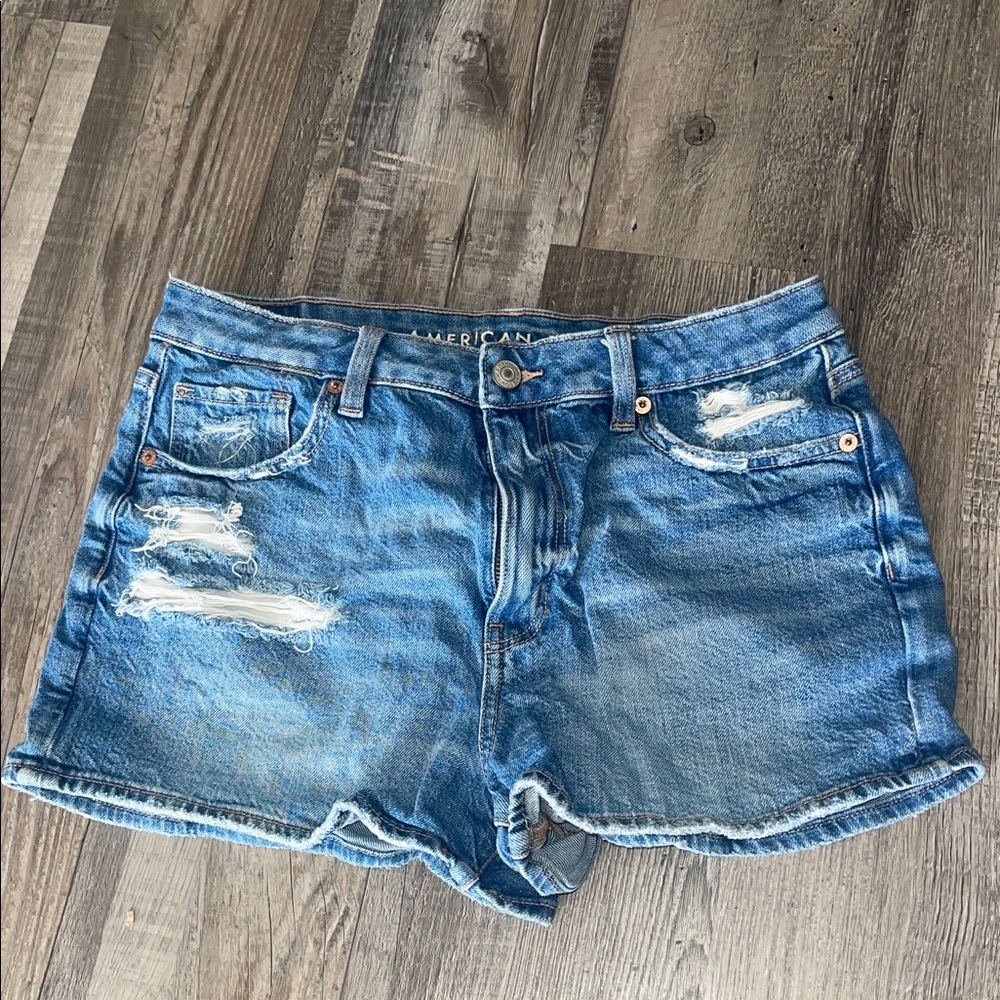 American Eagle shorts: Size 8 Mom Short